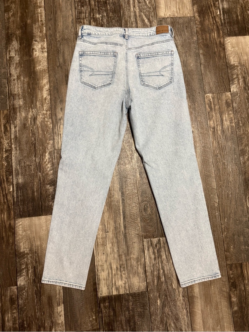 American eagle mom jean light wash size 10 long